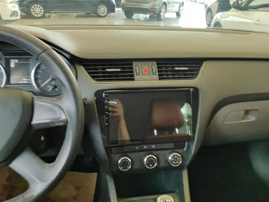 Skoda Octavia 2014 — фото 13