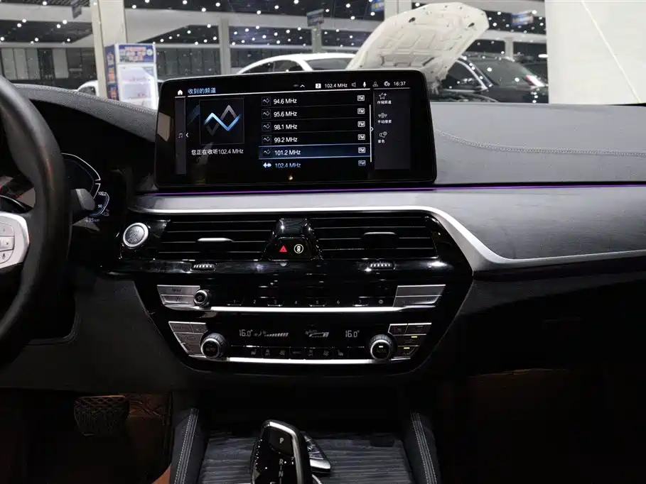 BMW 5 Series New Energy 2023 — фото 11