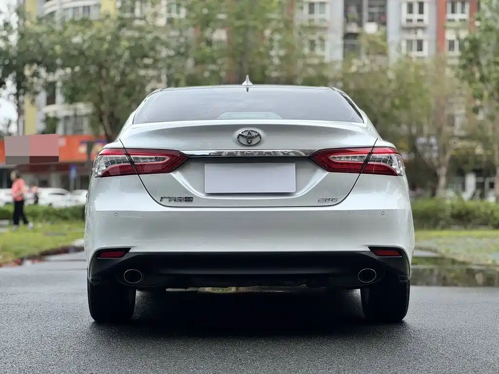 Toyota Camry 2021 — фото 8