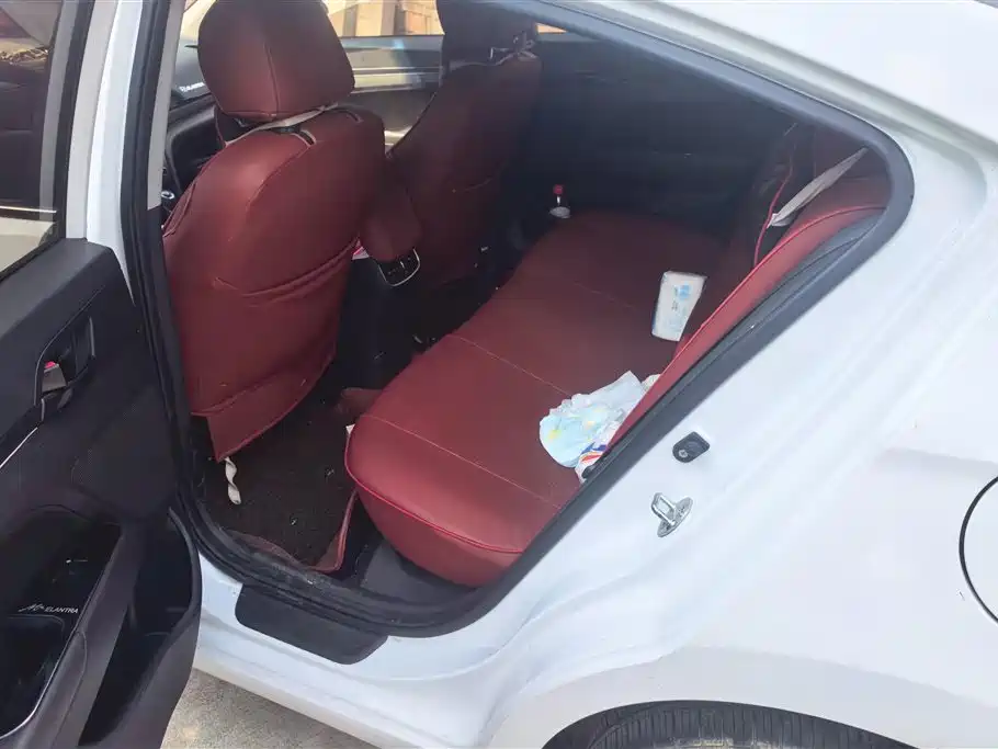 Hyundai Elantra 2018 — фото 11