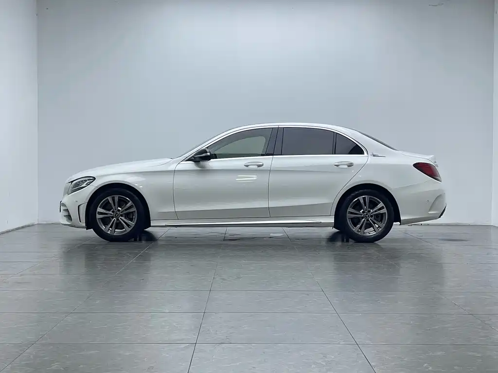 Mercedes-Benz C-Class 2020 — фото 17