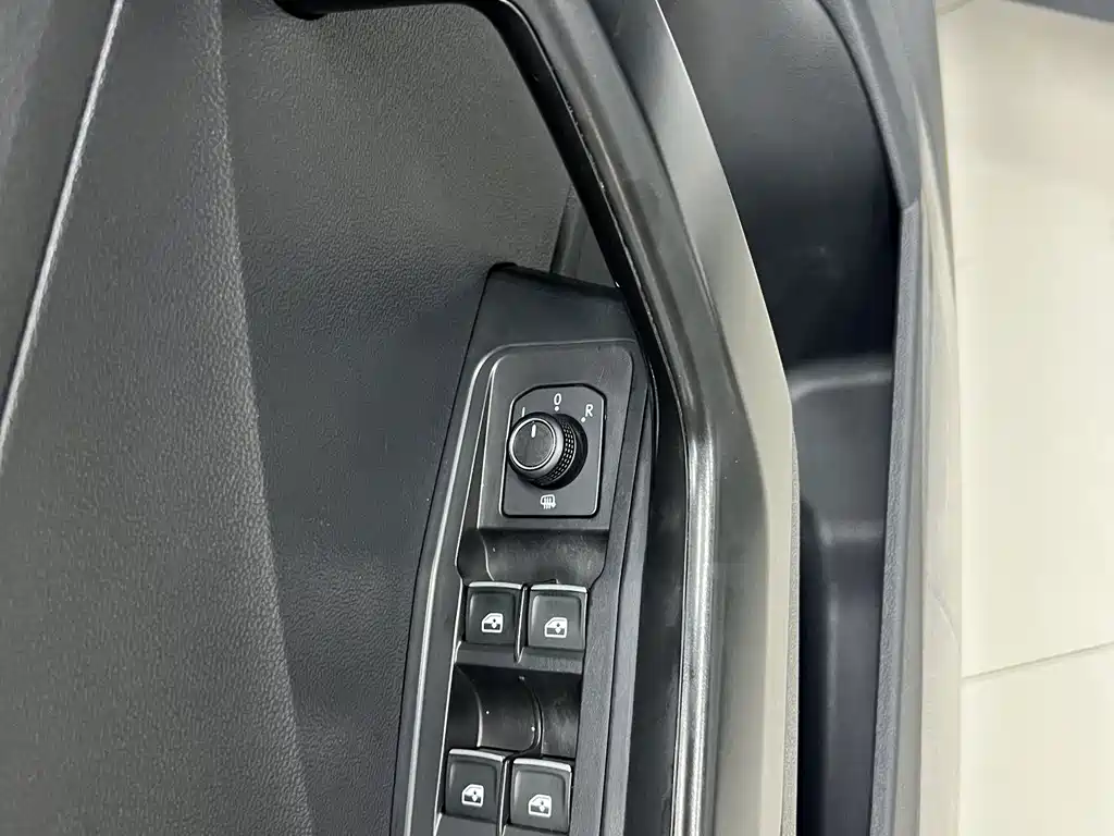 Volkswagen T-Roc 2022 — фото 14