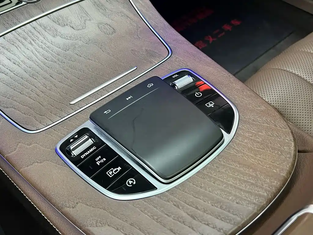 Mercedes-Benz E-Class 2020 — фото 15
