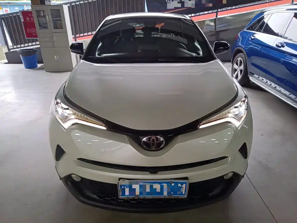 Toyota C-HR 2018 — фото 3
