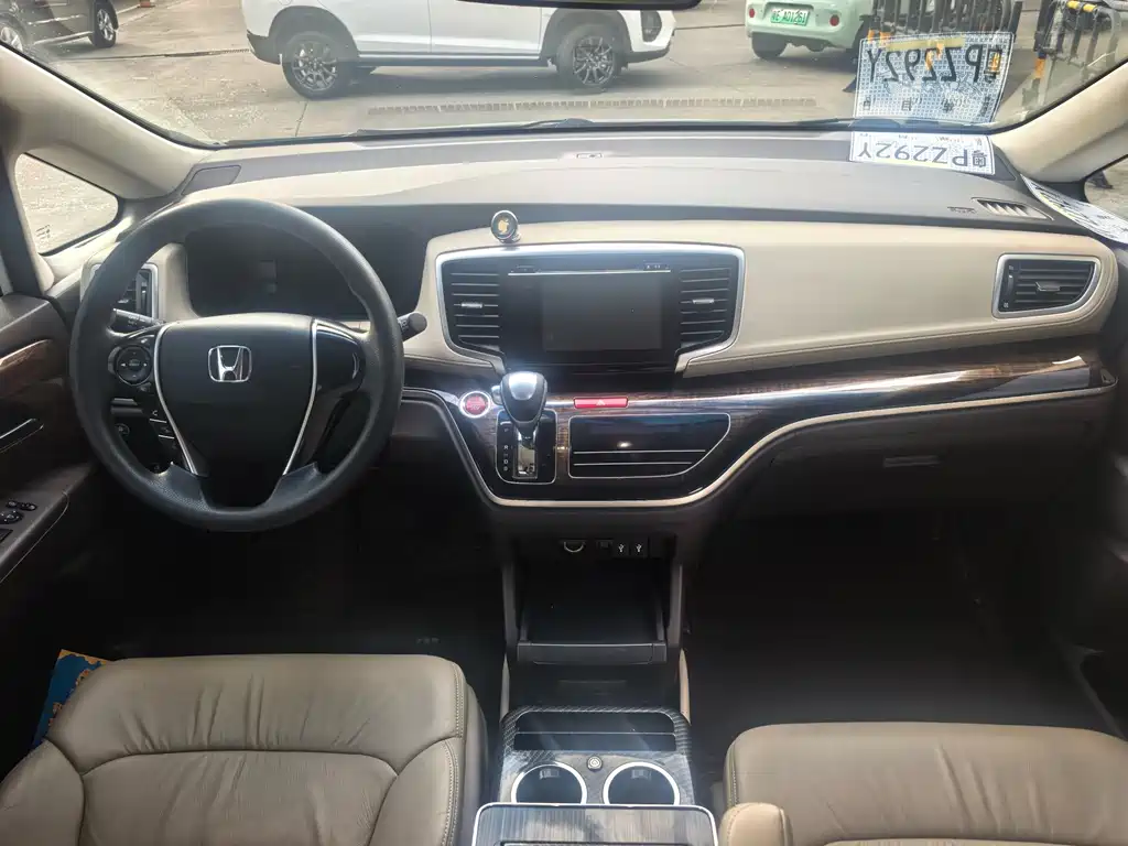 Honda Odyssey 2018 — фото 15