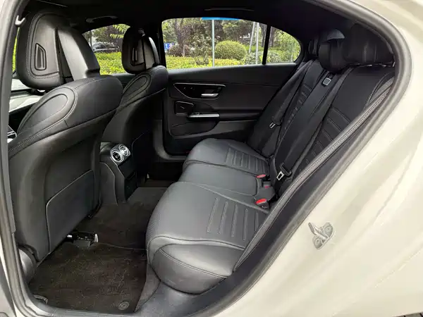 Mercedes-Benz C-Class 2024