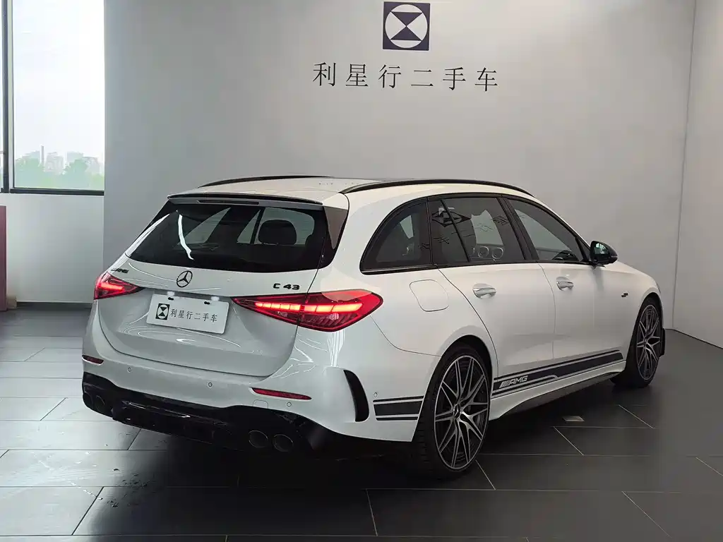 Mercedes-Benz C-Class AMG 2025 — фото 4