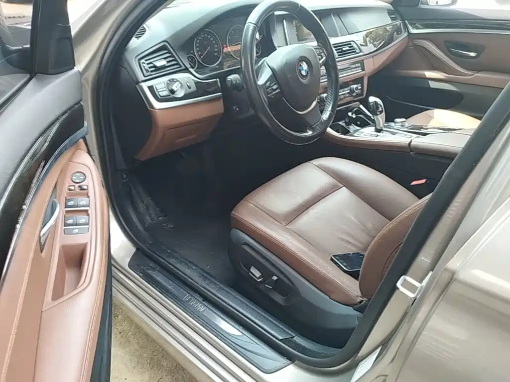 BMW 5 Series 2016 — фото 16