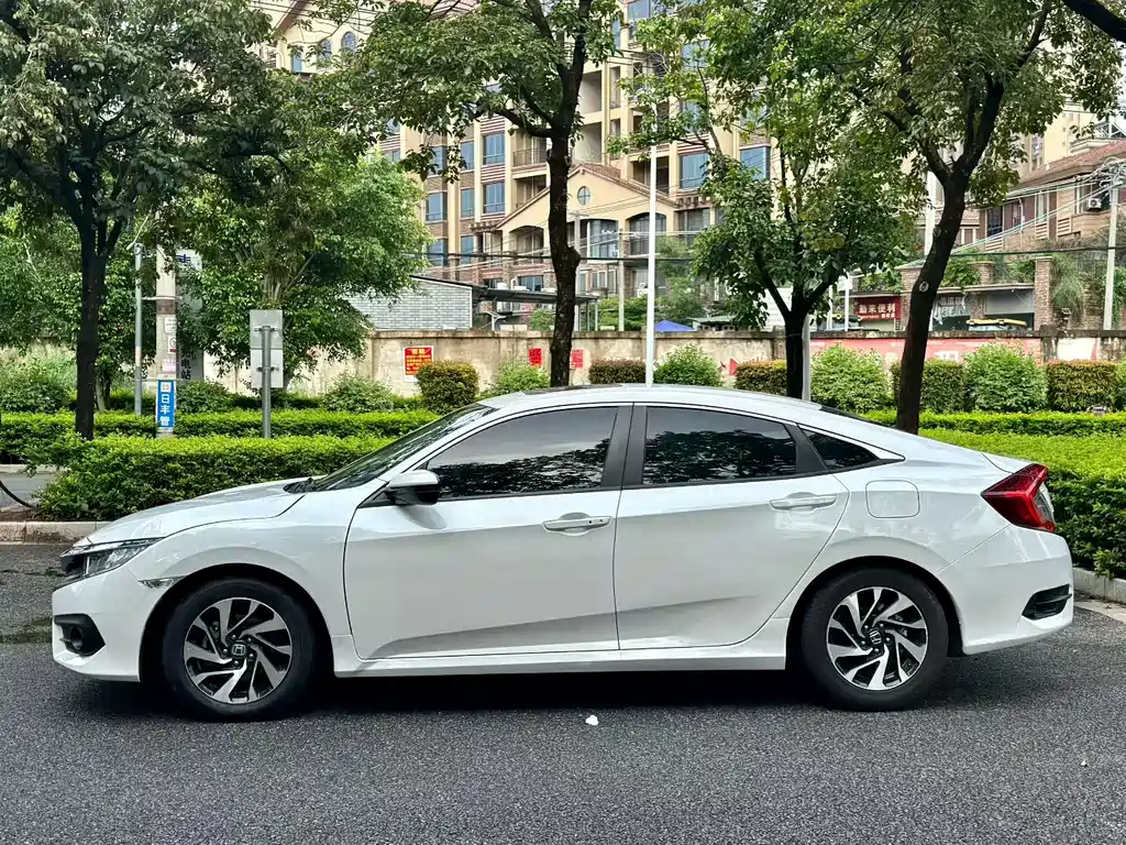 Honda Civic 2019 — фото 9