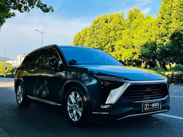 NIO ES8 2021