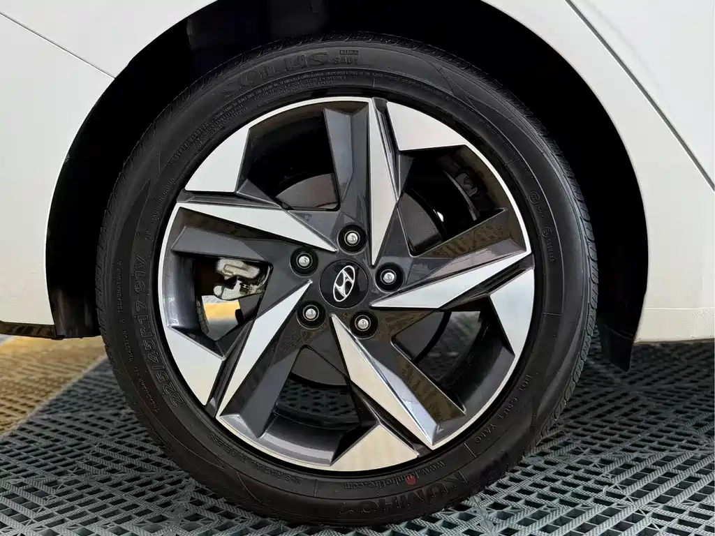 Hyundai Elantra 2022 — фото 22
