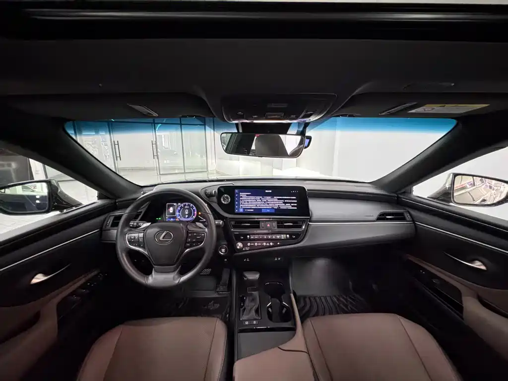 Lexus ES 2023
