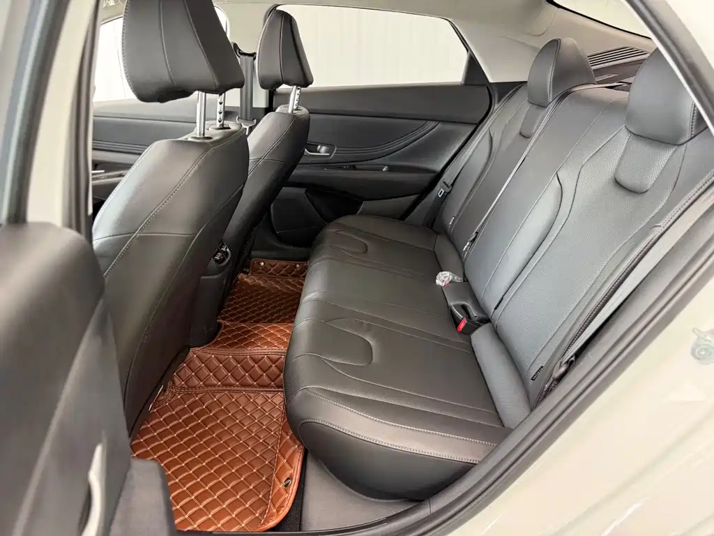 Hyundai Elantra 2022 — фото 15