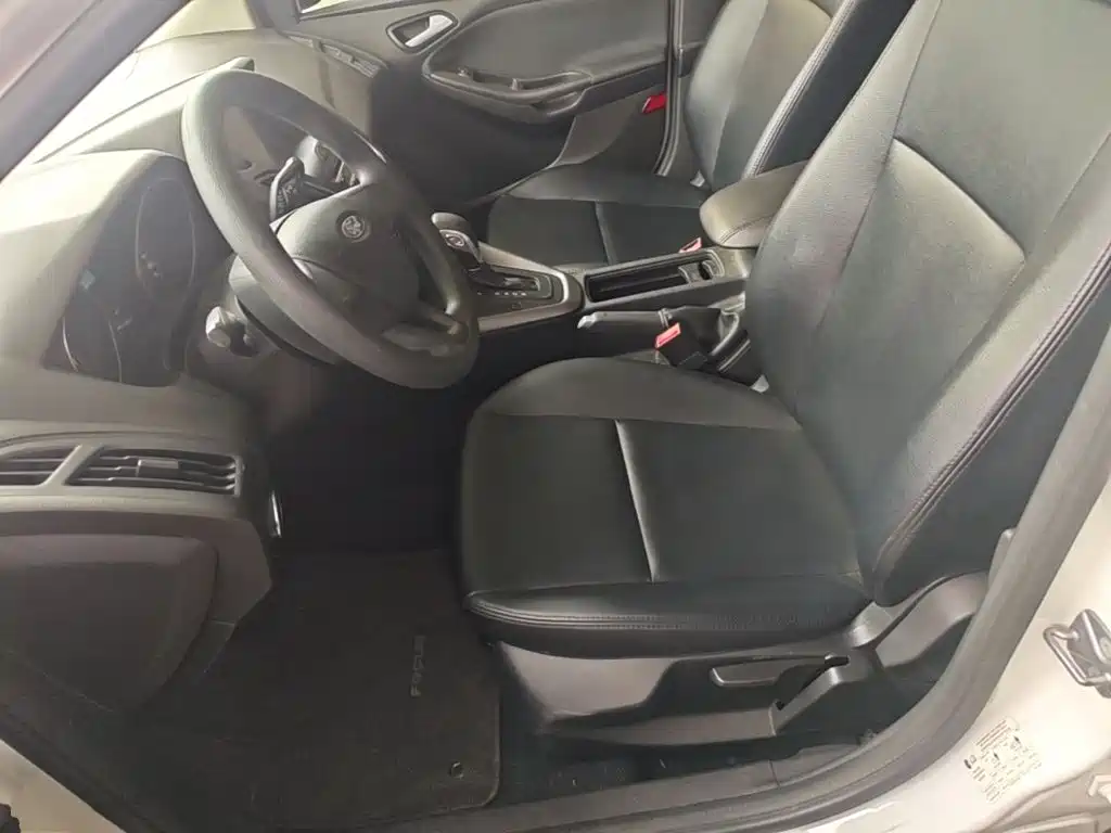Ford Focus 2018 — фото 15