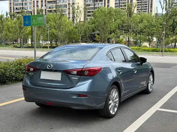 Mazda 3 Axela 2016
