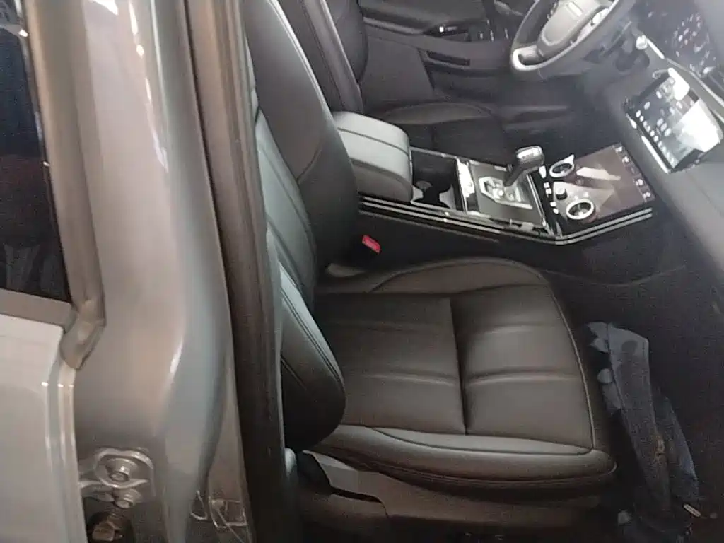 Land Rover Evoque 2021 — фото 25