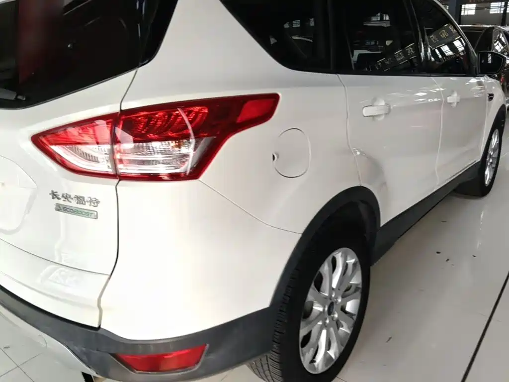 Ford Kuga 2015 — фото 8