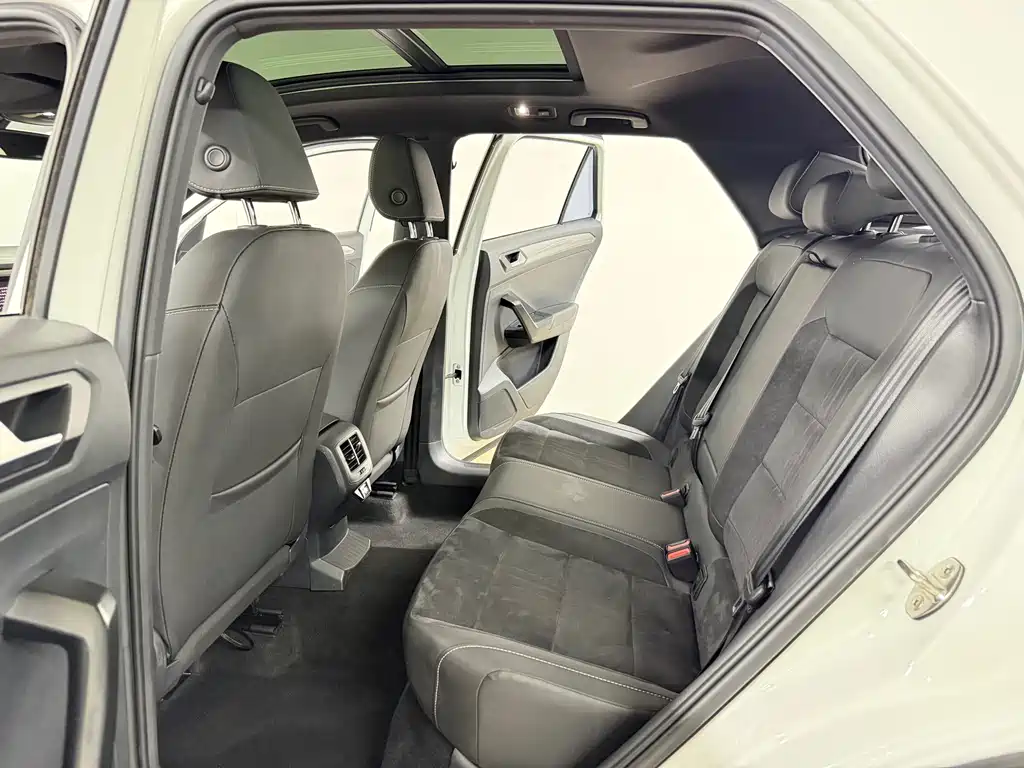 Volkswagen T-Roc 2023 — фото 10