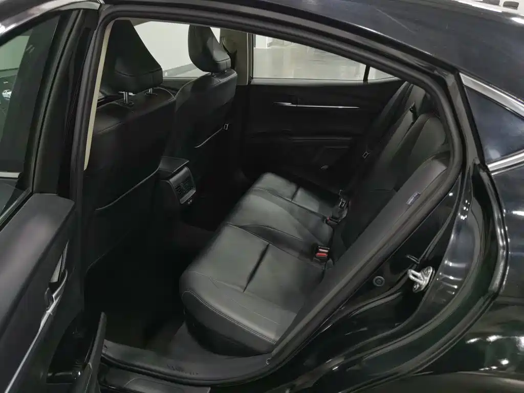 Toyota Camry 2024 — фото 15