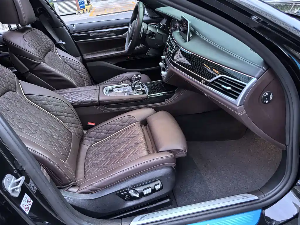 BMW 7 Series 2022 — фото 11