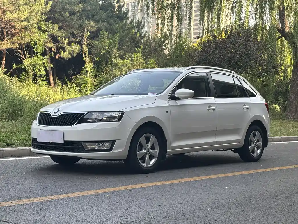 Skoda Rapid Spaceback 2015