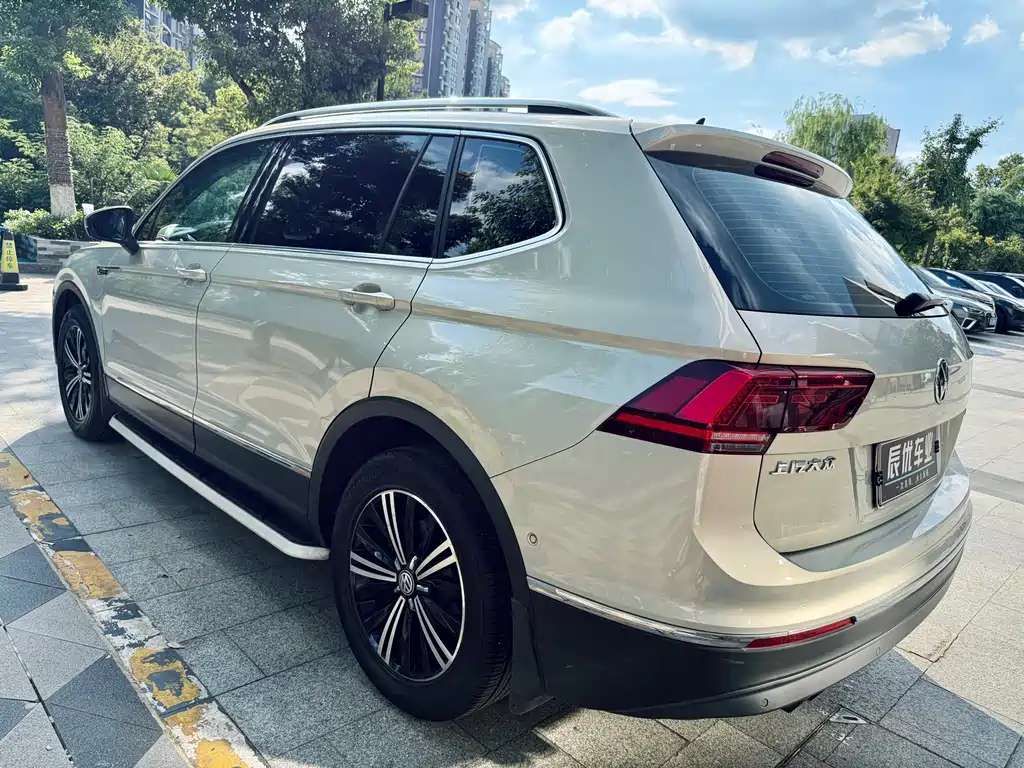 Volkswagen Tiguan L 2018 — фото 7