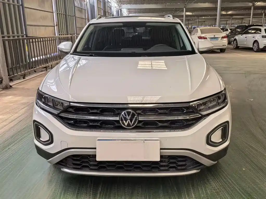 Volkswagen T-Roc 2023 — фото 2