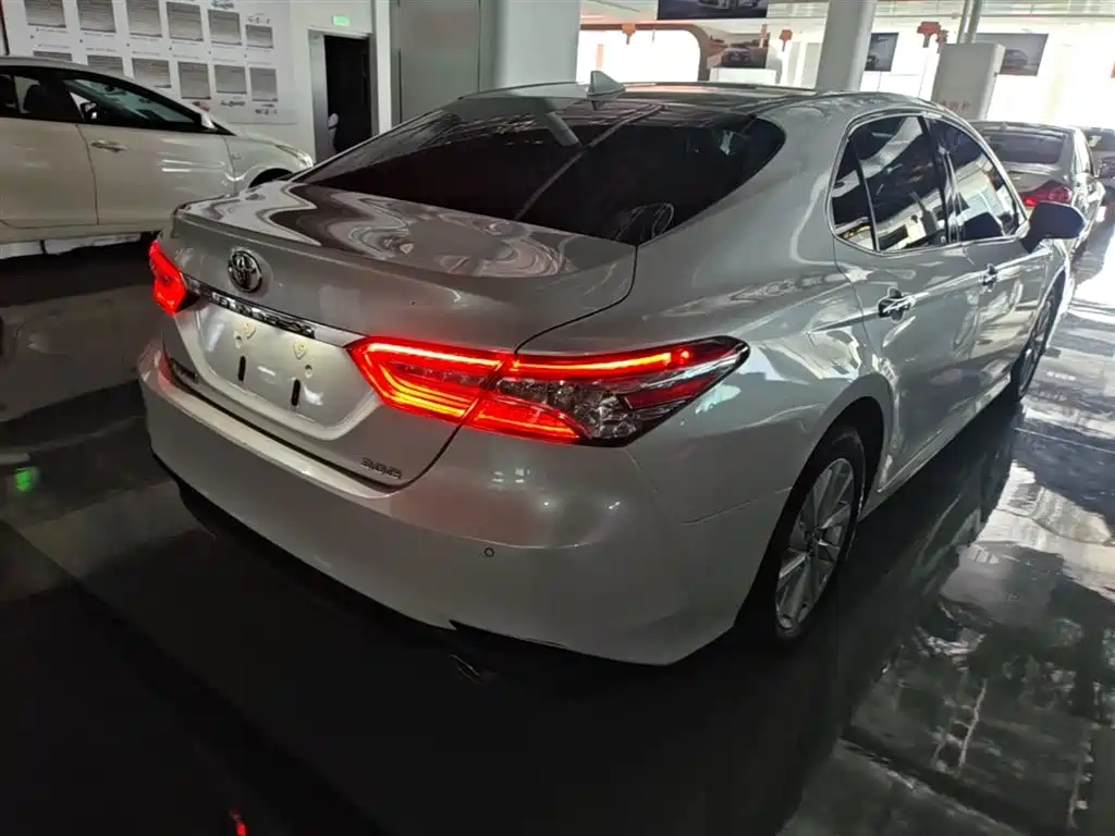 Toyota Camry 2022 — фото 7