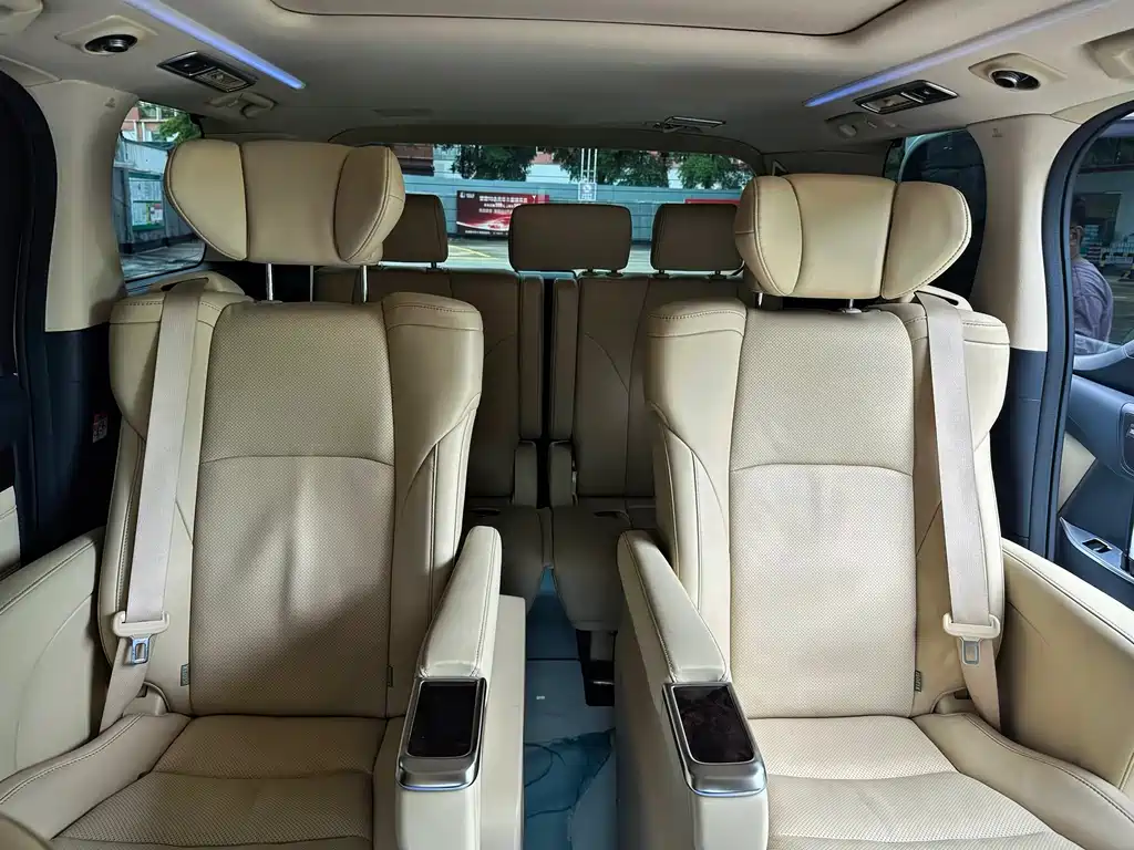 Toyota Vellfire 2023 — фото 25