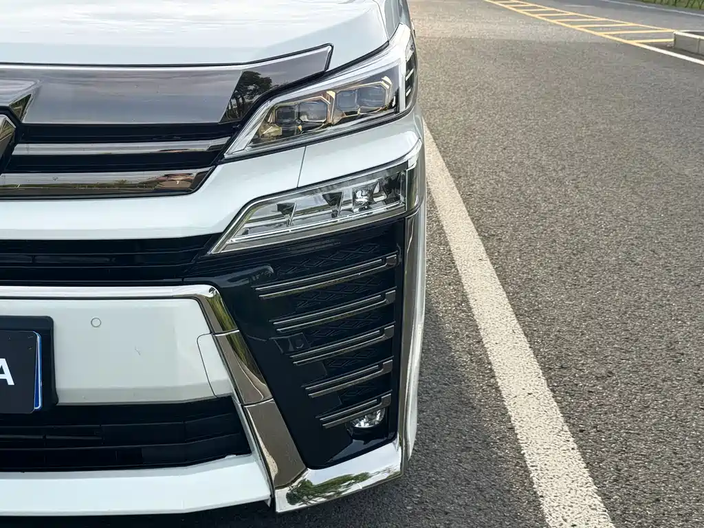 Toyota Vellfire 2022 — фото 8