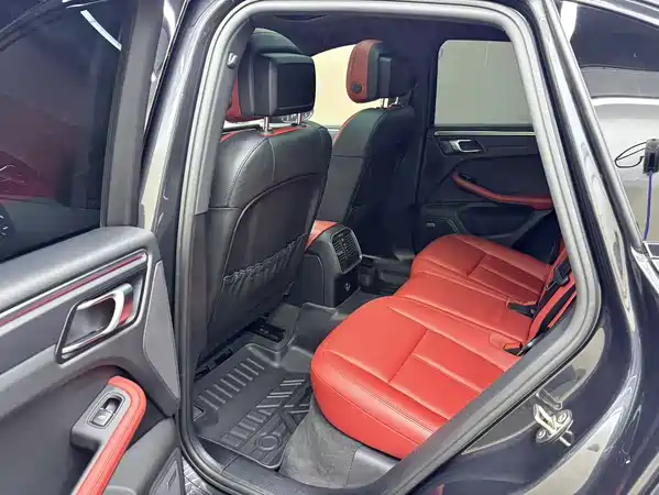 Porsche Macan 2021