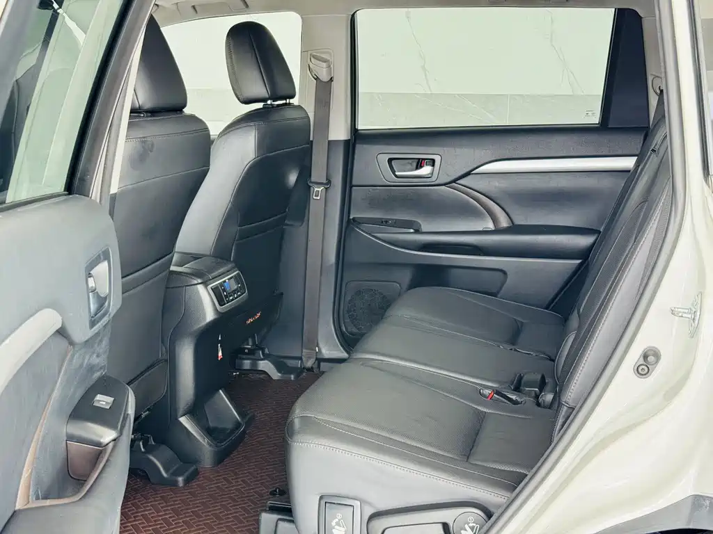 Toyota Highlander 2017 — фото 13