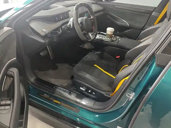 Xiaomi SU7 Ultra 2025