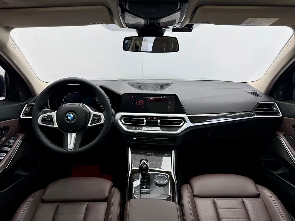 BMW 3 Series 2021 — фото 19