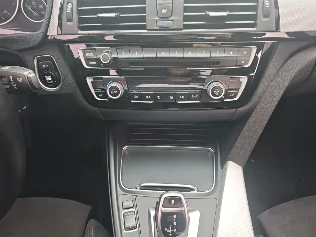 BMW 3 Series 2017 — фото 15