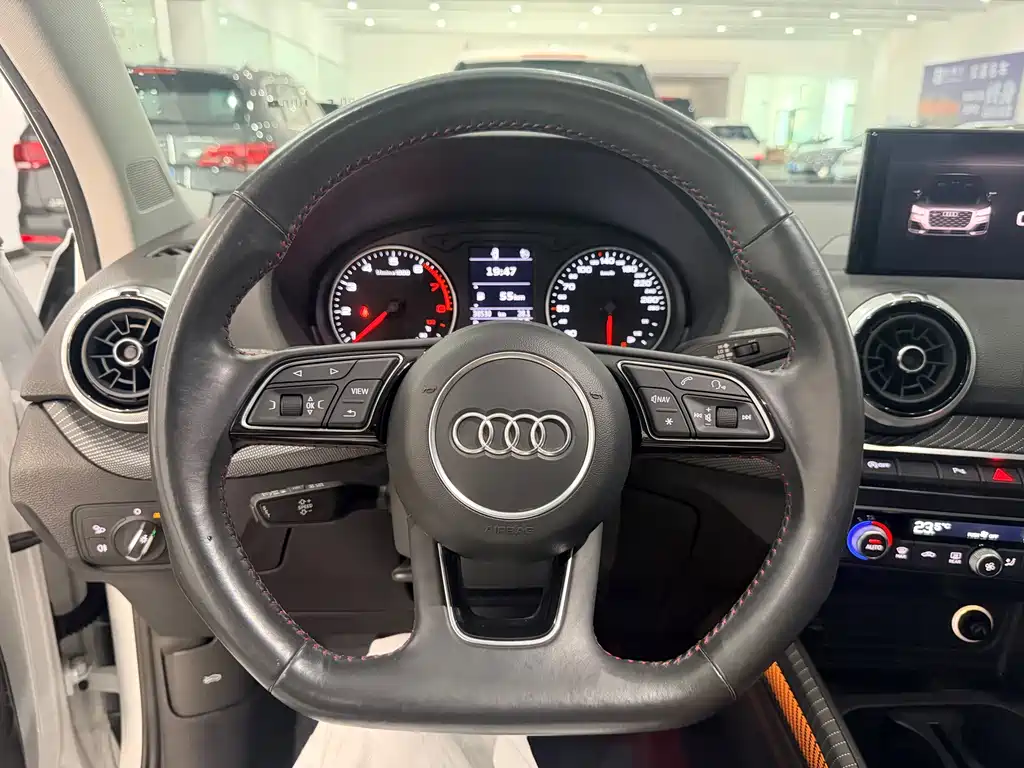Audi Q2L 2022 — фото 15