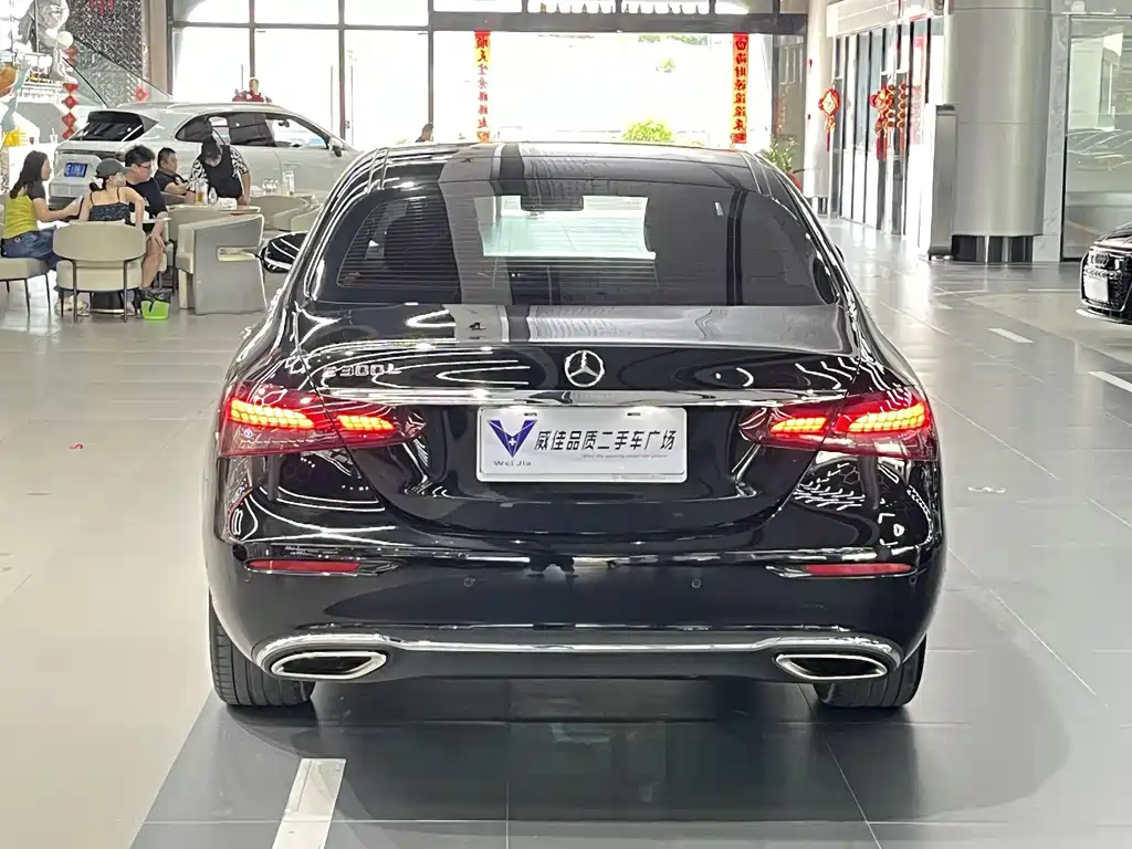 Mercedes-Benz E-Class 2023 — фото 8