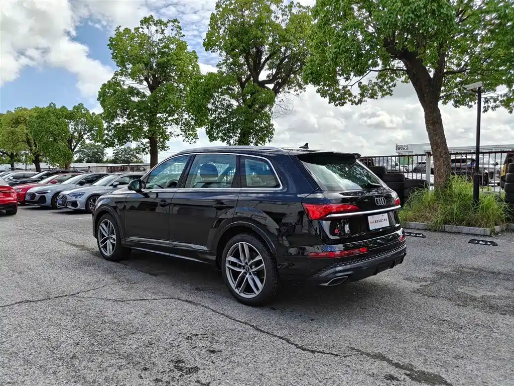 Audi Q7 2025 — фото 4