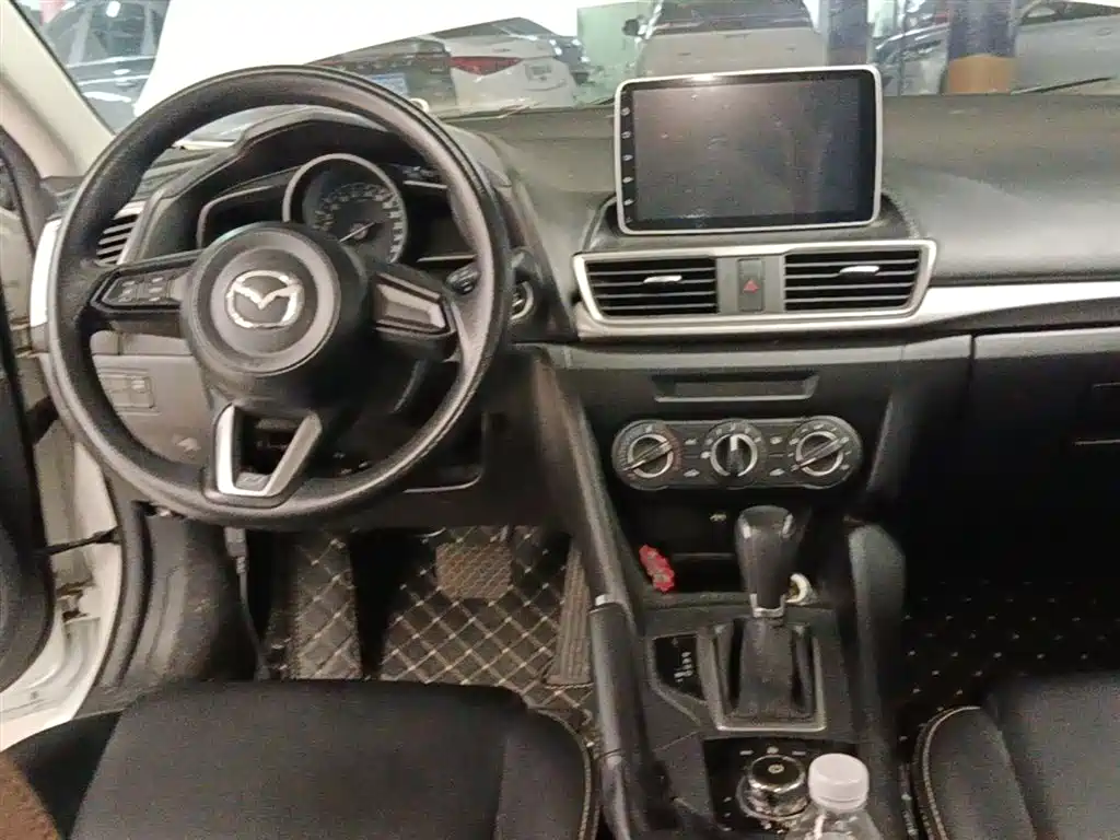 Mazda 3 Axela 2017 — фото 10