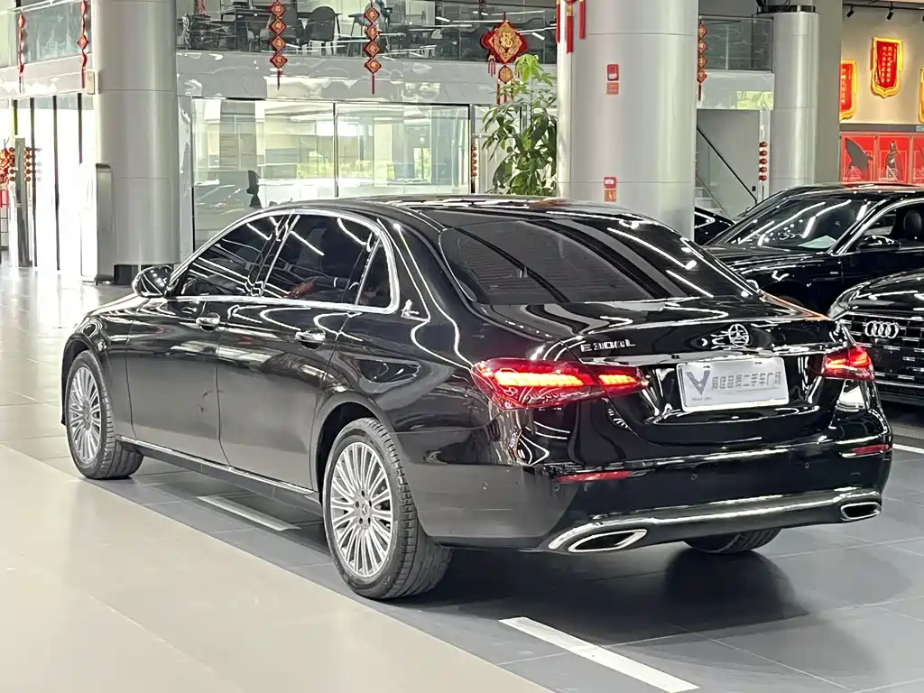 Mercedes-Benz E-Class 2023 — фото 9