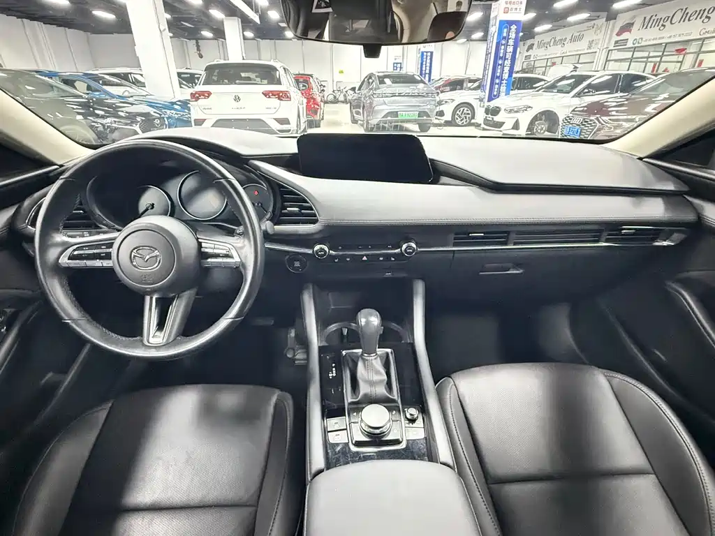 Mazda 3 Axela 2022 — фото 18