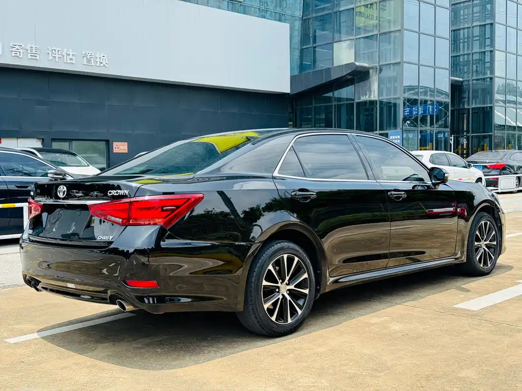 Toyota Crown 2018 — фото 14