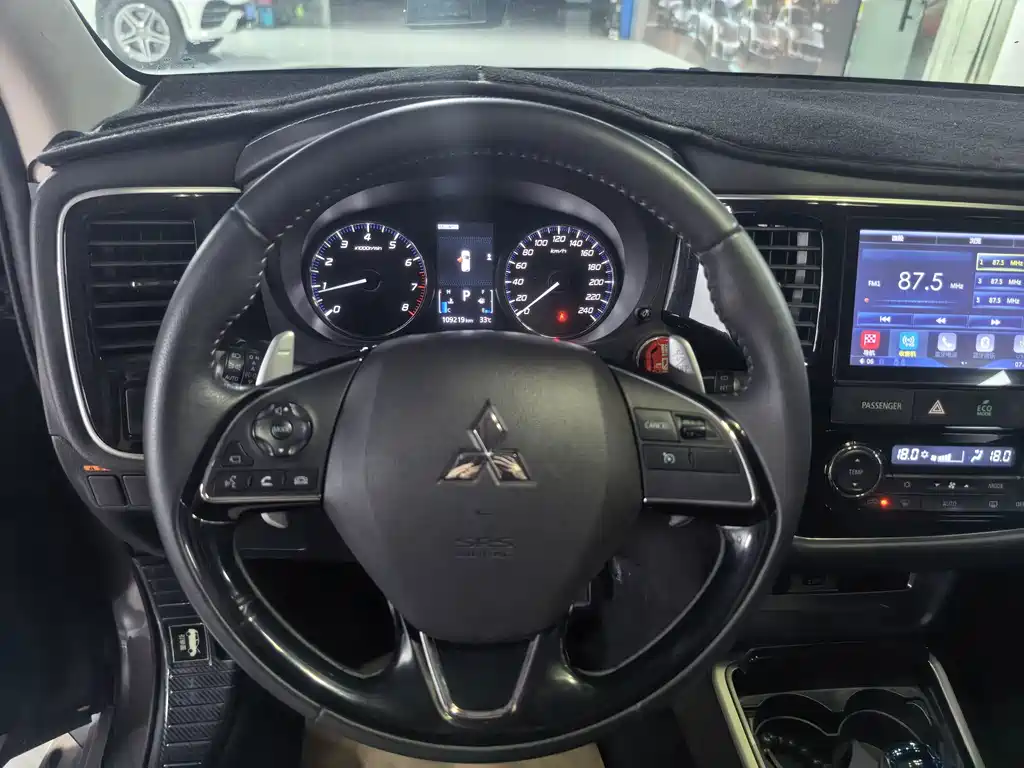Mitsubishi Outlander 2019 — фото 12