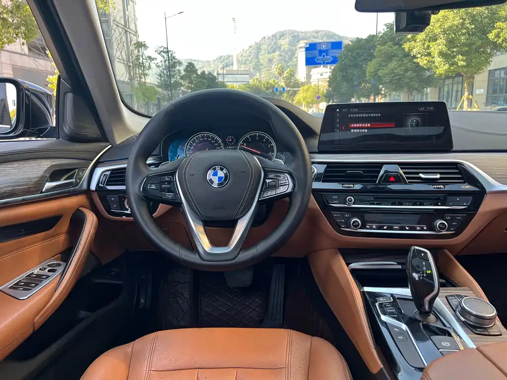 BMW 5 Series 2018 — фото 18