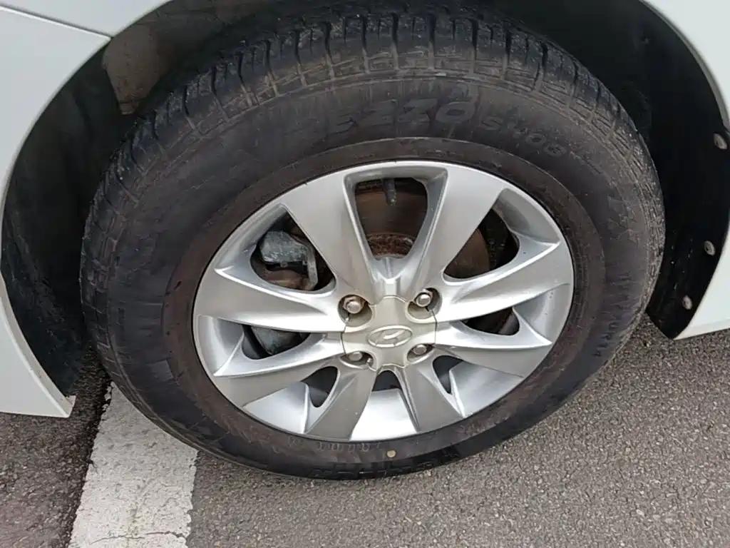 Hyundai Verna 2015 — фото 23