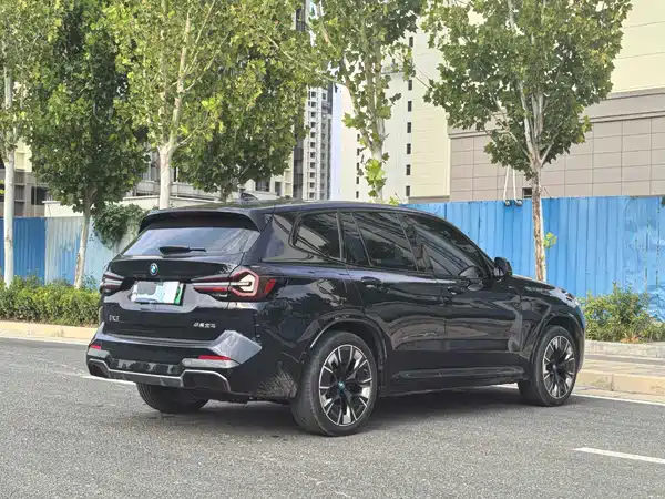 BMW iX3 2024