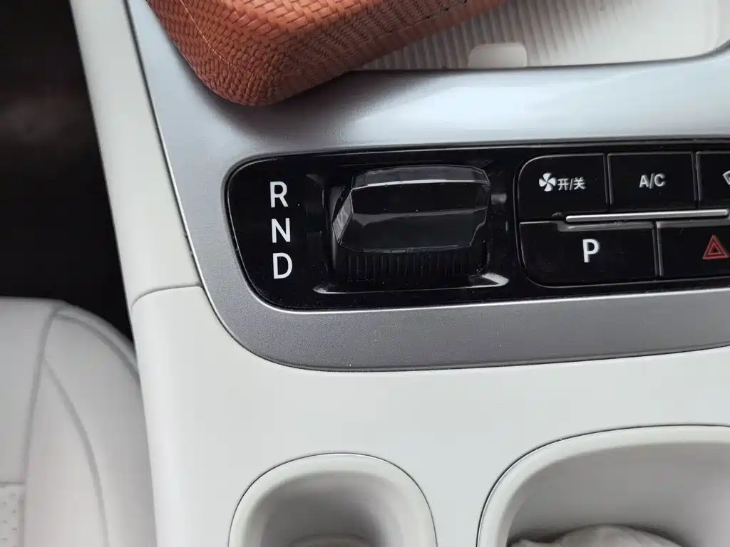 Geely Galaxy Starwish 2025 — фото 10