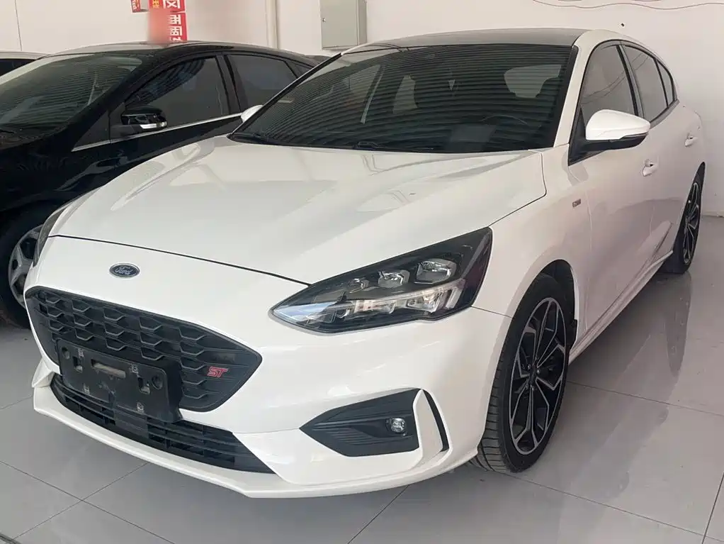Ford Focus 2020 — фото 25