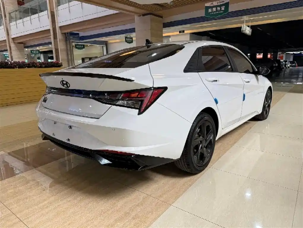 Hyundai Elantra 2023 — фото 10