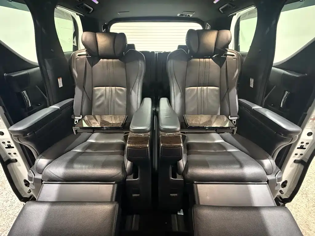 Toyota Alphard 2018 — фото 10